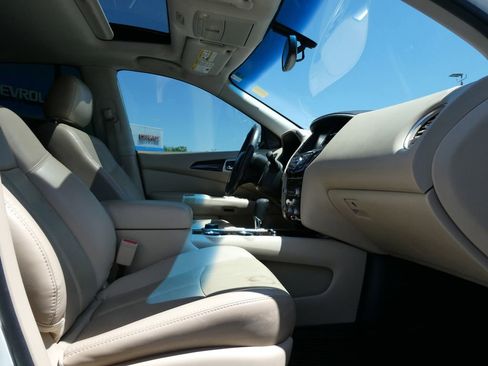 Used 2016 Nissan Pathfinder Platinum AWD/4WD image 13