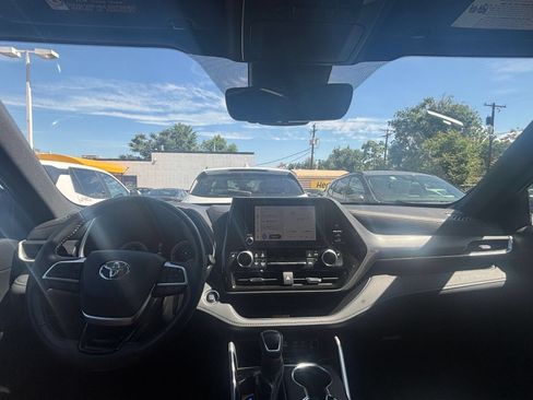 Used 2025 Toyota Highlander XSE AWD/4WD image 33