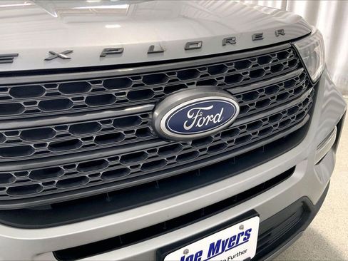 Used 2022 Ford Explorer XLT w/ Equipment Group 202A RWD image 7