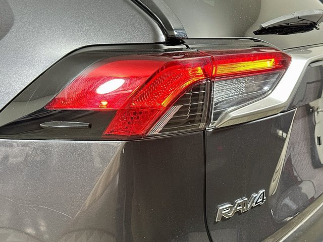 Used 2020 Toyota RAV4 Limited AWD/4WD image 28
