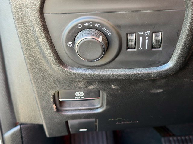Used 2025 Jeep Grand Cherokee Altitude RWD image 32