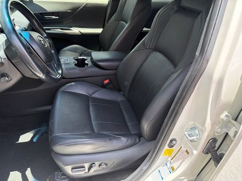 Used 2021 Toyota Venza XLE w/ Softex Package AWD/4WD image 5