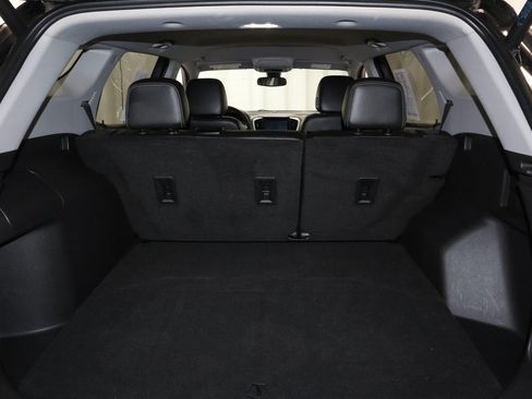 Used 2022 GMC Terrain SLT w/ LPO, Floor Liner Package image 16