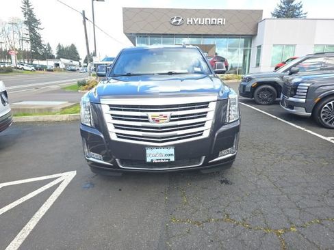 Used 2017 Cadillac Escalade Platinum AWD/4WD image 4