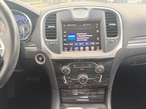 Used 2016 Chrysler 300 Limited RWD image 18