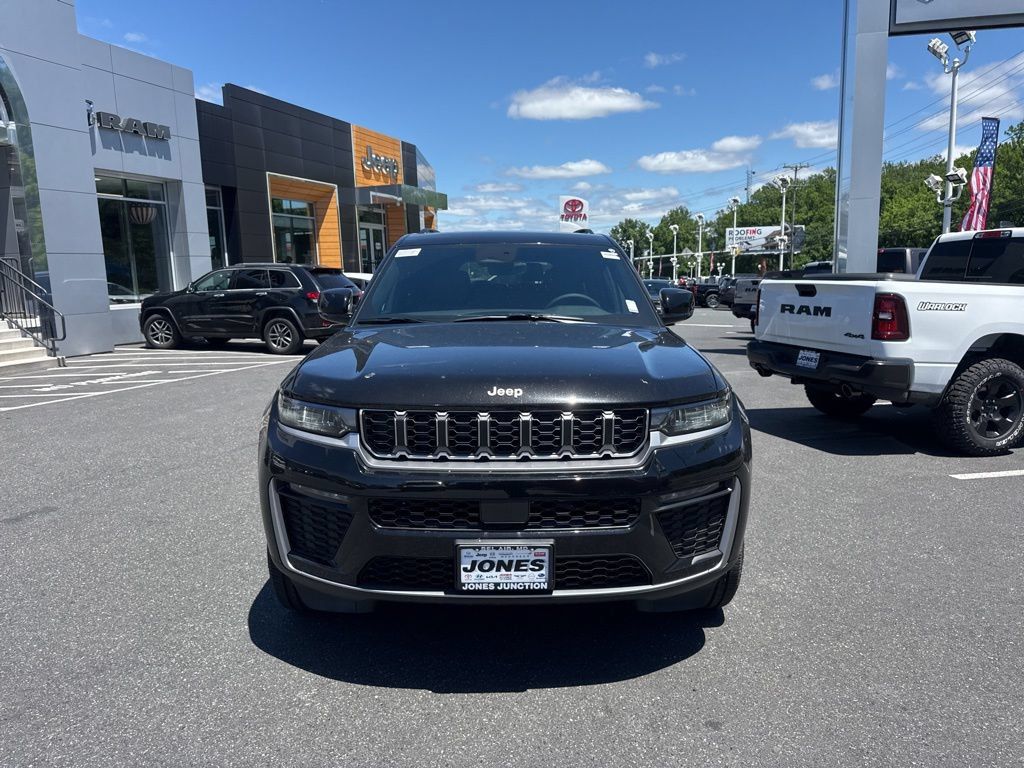 New 2026 Jeep Grand Cherokee L Limited w/ MOPAR Finishing Package AWD/4WD image 3