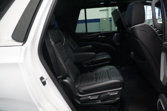 Used 2023 Cadillac Escalade Premium Luxury Platinum AWD/4WD image 19