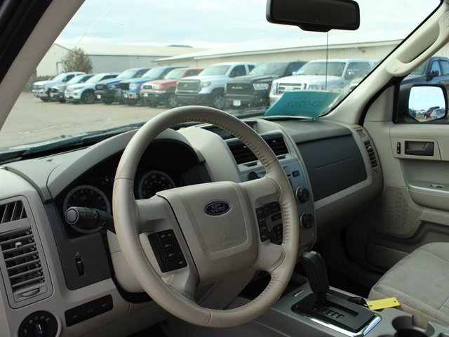 Used 2010 Ford Escape XLT AWD/4WD image 13