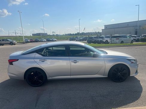 Used 2020 Nissan Altima 2.5 SR FWD image 6