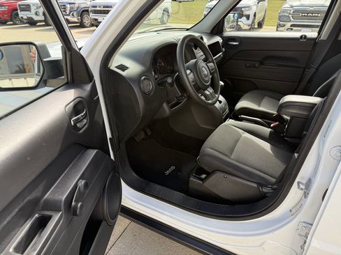 Used 2015 Jeep Patriot Sport image 5
