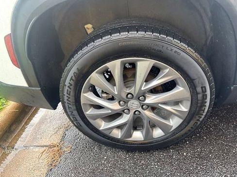 Used 2025 Buick Enclave Preferred AWD/4WD image 4