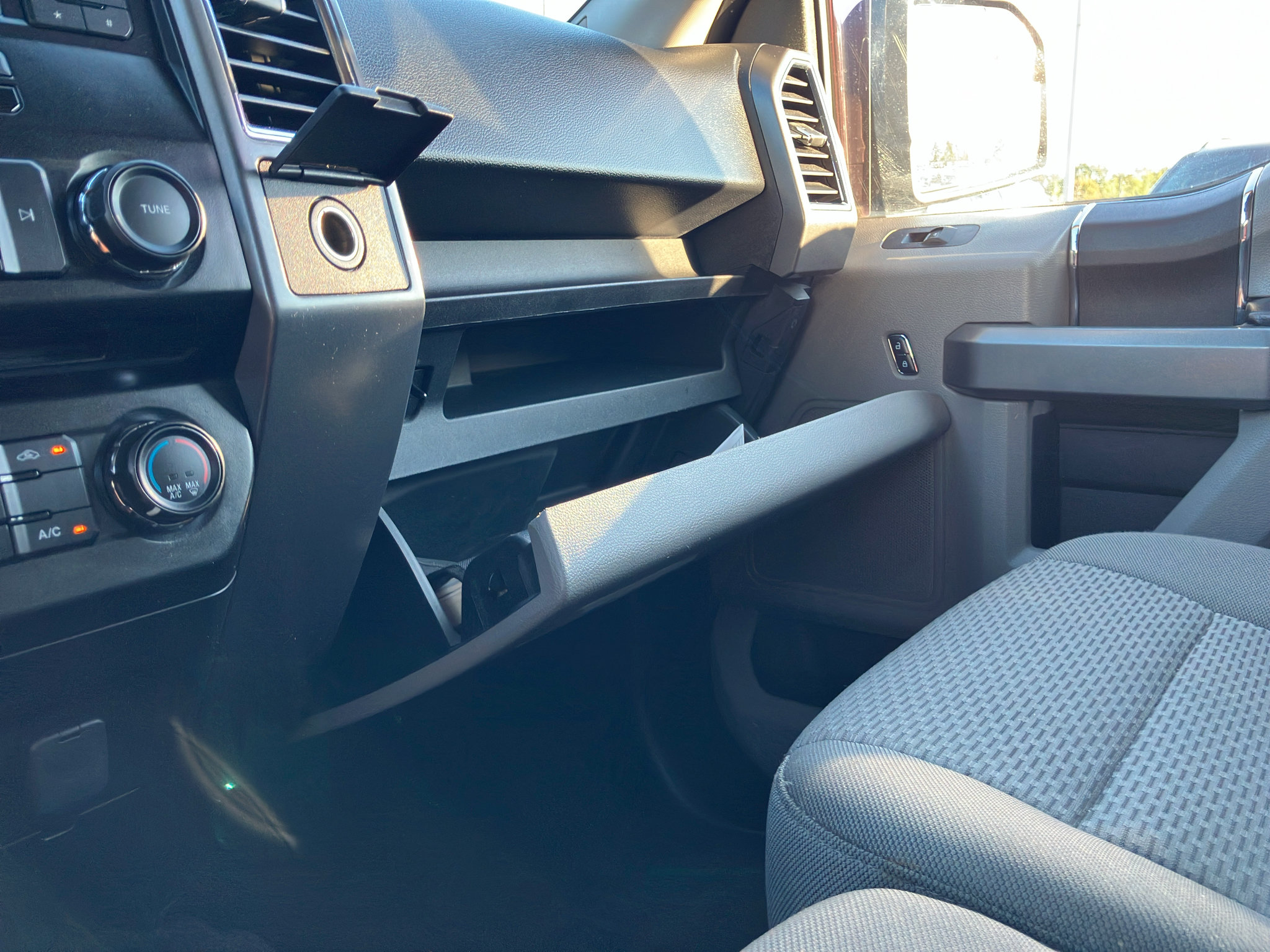 Used 2016 Ford F150 XLT AWD/4WD image 25