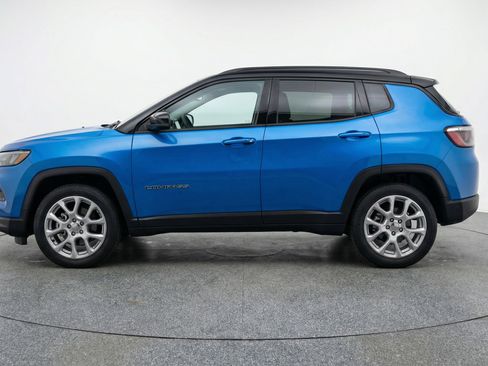 Used 2025 Jeep Compass Limited image 5