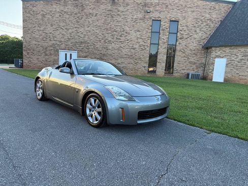 Used 2004 Nissan 350Z Touring RWD image 4