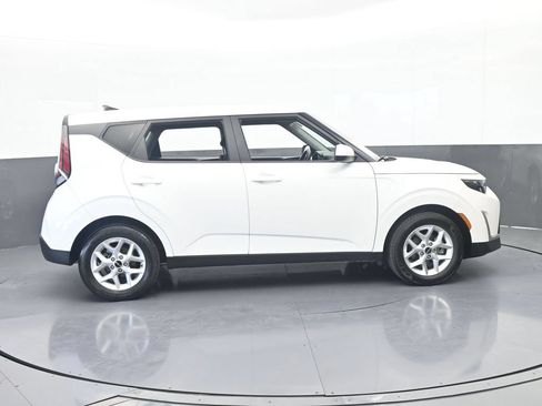 Used 2024 Kia Soul LX w/ Option Group 015 FWD image 7