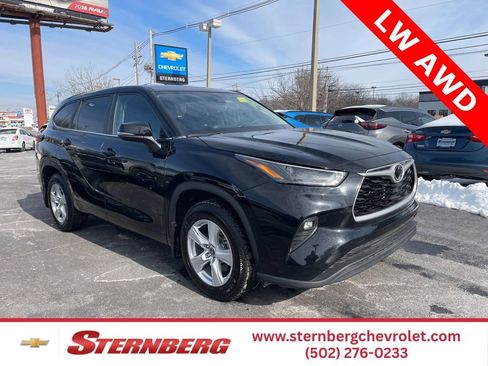 Used 2023 Toyota Highlander LE image 1