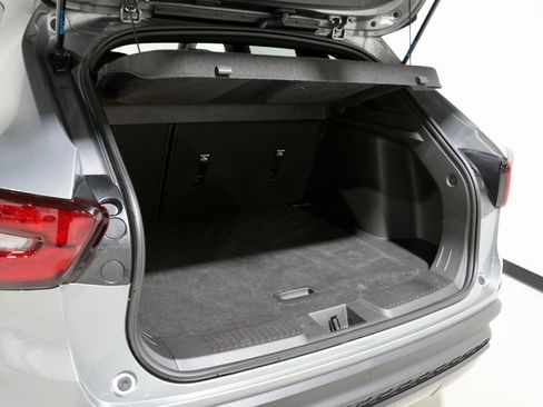 Used 2025 Chevrolet Trax RS w/ Driver Confidence Package image 8