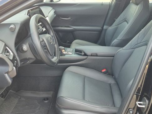 Used 2025 Lexus UX 300h AWD w/ Accessory Package (Z1) image 17