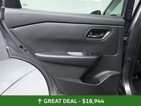 Used 2024 Nissan Rogue S image 27