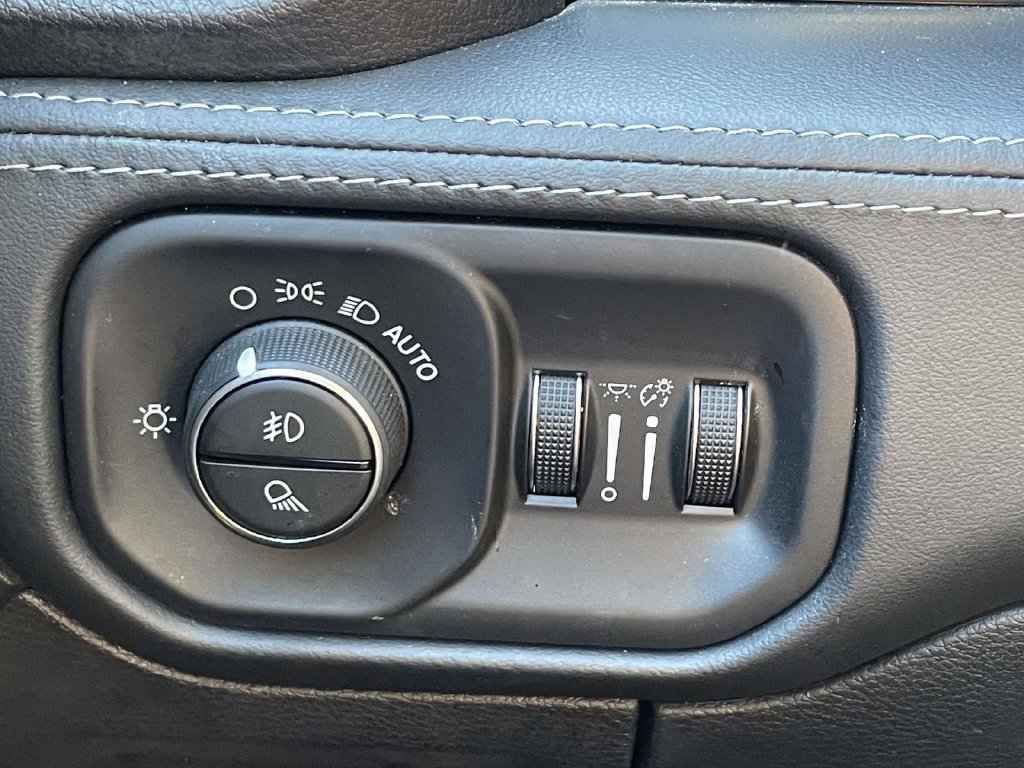 Used 2019 RAM 1500 Limited w/ Body Color Bumper Group AWD/4WD image 25