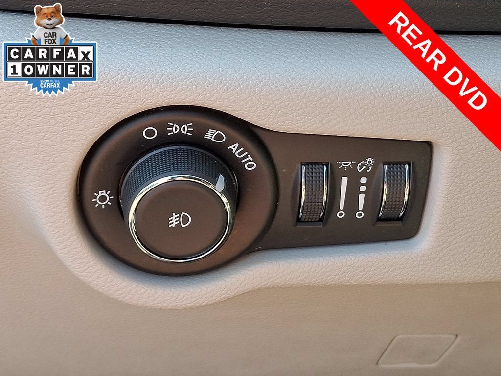 Used 2018 Chrysler Pacifica Touring-L FWD image 27
