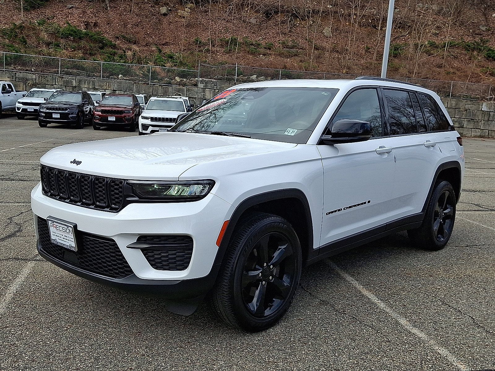 Used 2023 Jeep Grand Cherokee Altitude AWD/4WD image 3