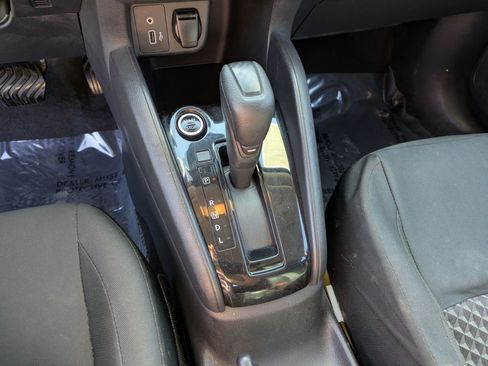 Used 2021 Nissan Versa S FWD image 25