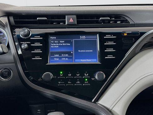 Used 2018 Toyota Camry LE image 23