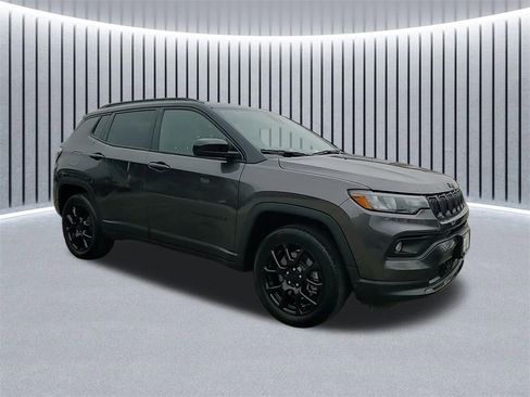 Used 2023 Jeep Compass Altitude w/ Convenience Group image 2