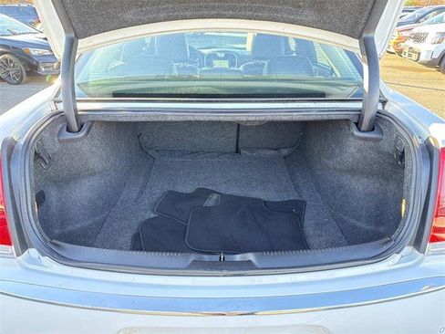 Used 2019 Chrysler 300 Limited w/ Safetytec Plus Group image 12