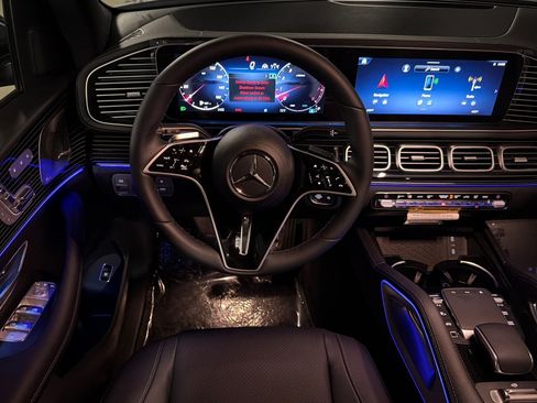 New 2026 Mercedes-Benz GLS 450 4MATIC image 13