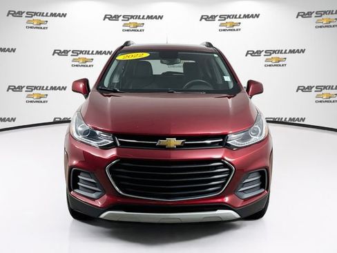 Used 2022 Chevrolet Trax LT w/ LT Convenience Package AWD/4WD image 2