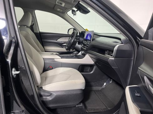 Used 2025 Toyota Grand Highlander FWD image 32