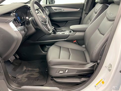 New 2025 Cadillac XT5 Luxury image 18