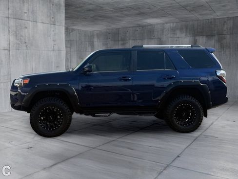 Used 2019 Toyota 4Runner SR5 AWD/4WD image 3