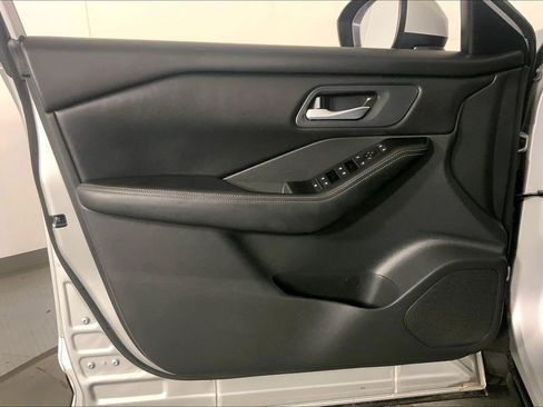 Used 2025 Nissan Rogue SV AWD/4WD image 24