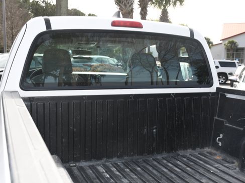 Used 2017 Toyota Tacoma SR image 16