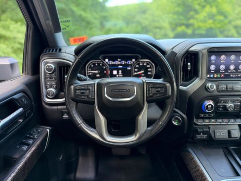 Used 2021 GMC Sierra 2500 Denali w/ Technology Package AWD/4WD image 17