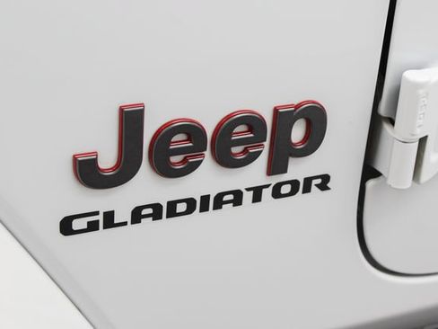 Used 2021 Jeep Gladiator Rubicon AWD/4WD image 16