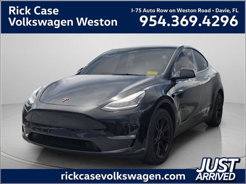 Used 2021 Tesla Model Y Long Range AWD/4WD image 1