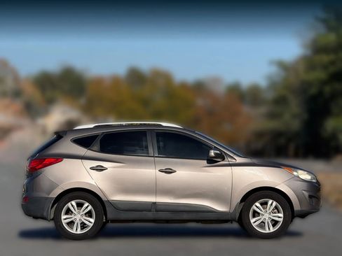 Used 2012 Hyundai Tucson GLS image 7