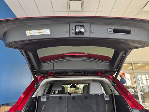 Used 2020 Toyota Highlander XLE AWD/4WD image 10