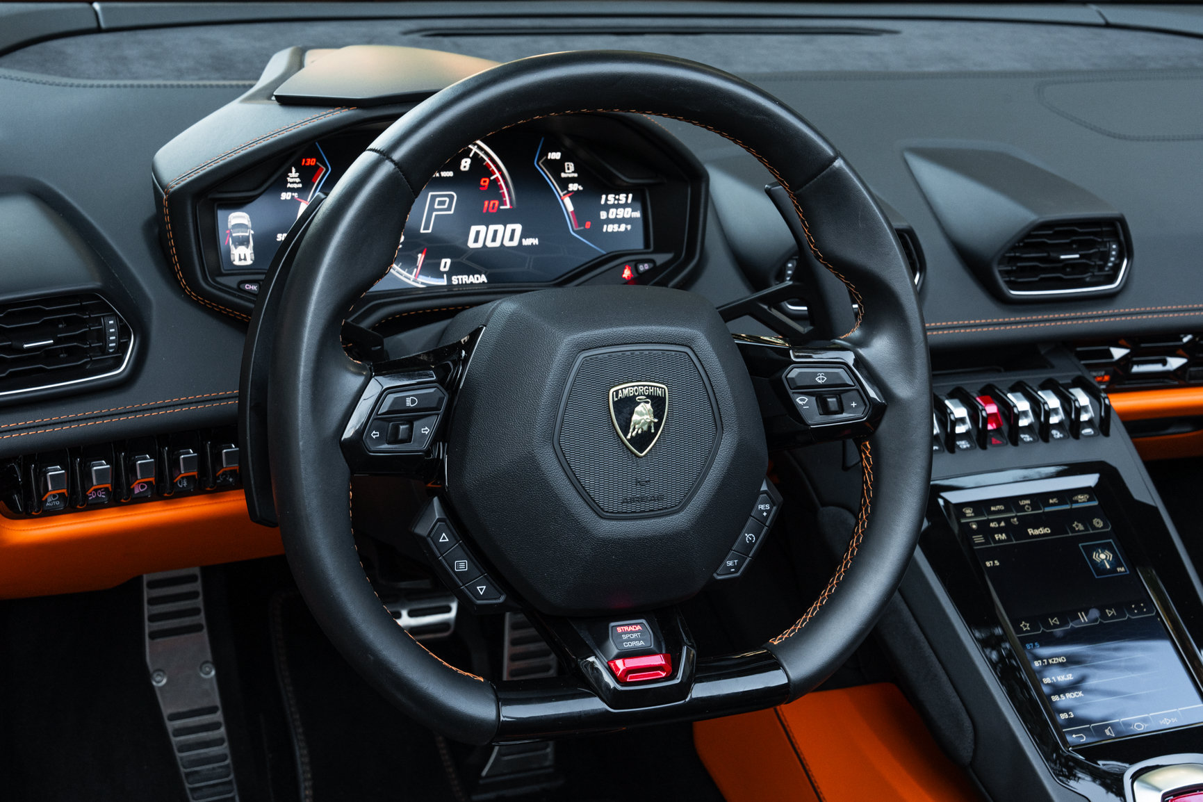 Used 2020 Lamborghini Huracan EVO RWD image 26