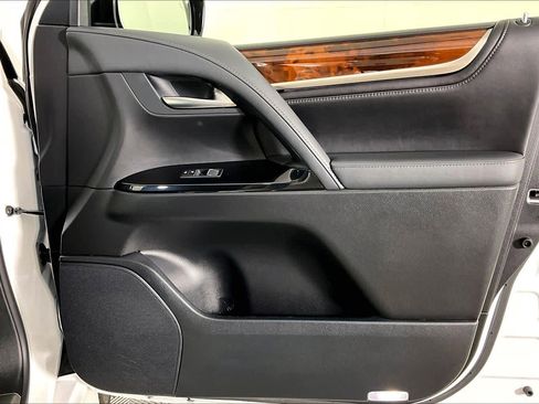 Used 2020 Lexus LX 570 4WD w/ Luxury Package image 20