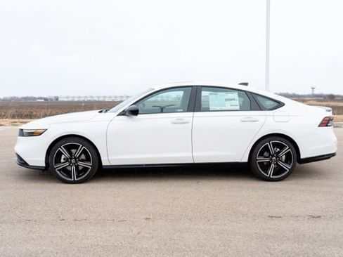 Used 2023 Honda Accord Sport image 4