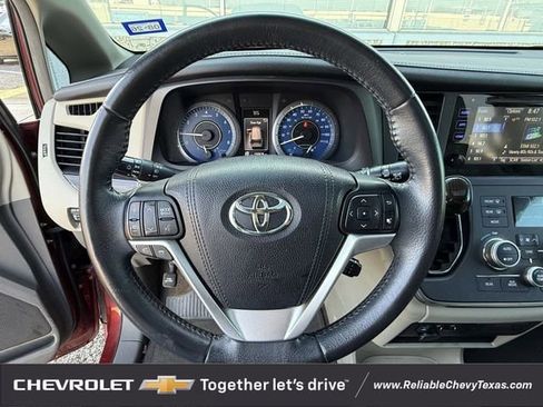 Used 2017 Toyota Sienna XLE image 13