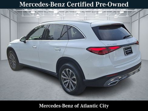 Certified 2025 Mercedes-Benz GLC 300 4MATIC image 4