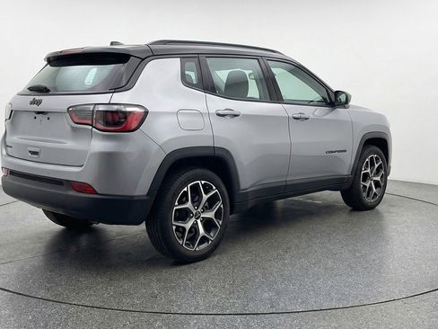 Used 2025 Jeep Compass Limited image 9