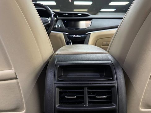 Used 2019 Cadillac XT5 Luxury image 40