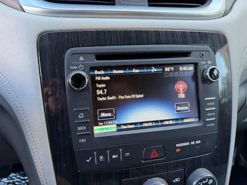 Used 2017 Chevrolet Traverse LT w/ Style and Technology Package image 15